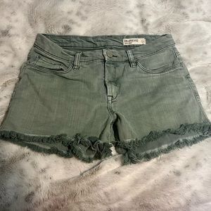 BLANK NYC SIZE 26 GREEN DENIM HIKER SHORT